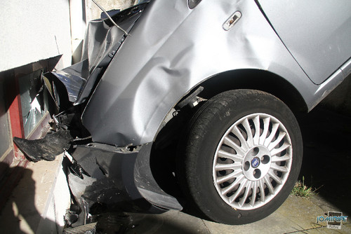 Acidente de carro caiu num buraco (Figueira da Foz