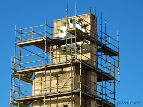 Figueira da Foz: Torre do relógio de praia vai ter obras - Andaimes no relógio