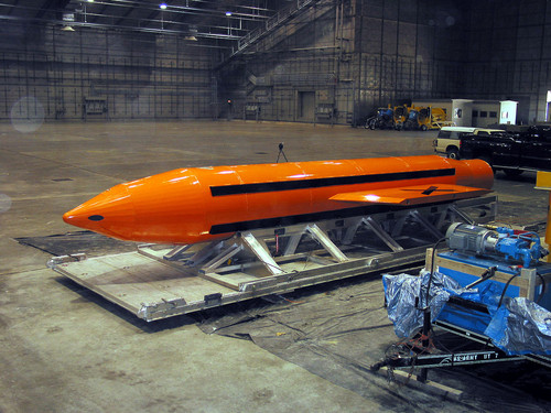 1280px-MOAB_bomb.jpg 1280px-MOAB_bomb.jpg