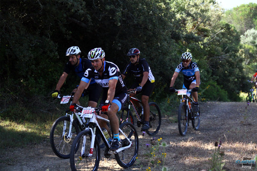 BTT XCM 2012 Montemor (094) Atletas na subida