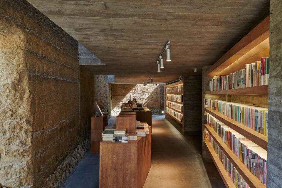 17_一层阅读区_©陈颢_First_floor_reading_ar