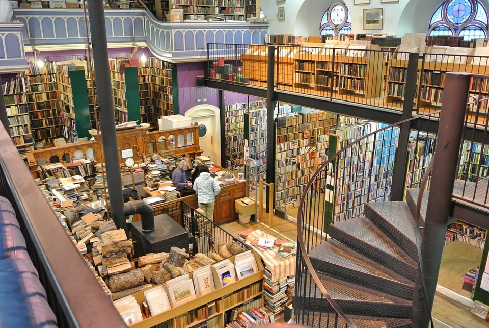 1280px-Leakeys_Bookshop_Inverness.jpg