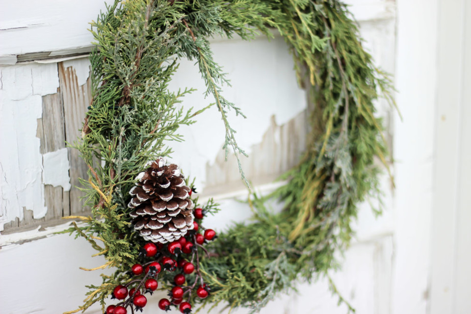 DIY Christmas Wreath (26).jpg