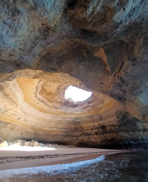 Não me canso disto gruta.jpg