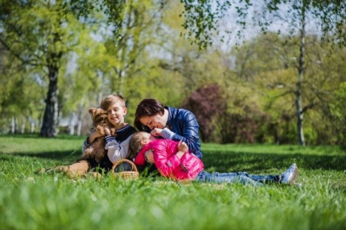 happy-family-with-dog-in-the-park_23-2147636824.jp happy-family-with-dog-in-the-park_23-2147636824.jp