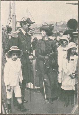 comandante e familia.JPG