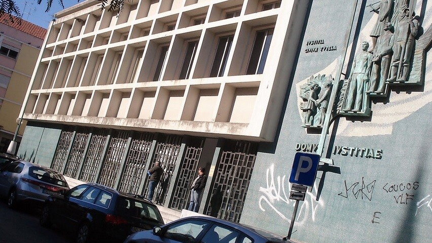 A Justiça de “pulseira vermelha”