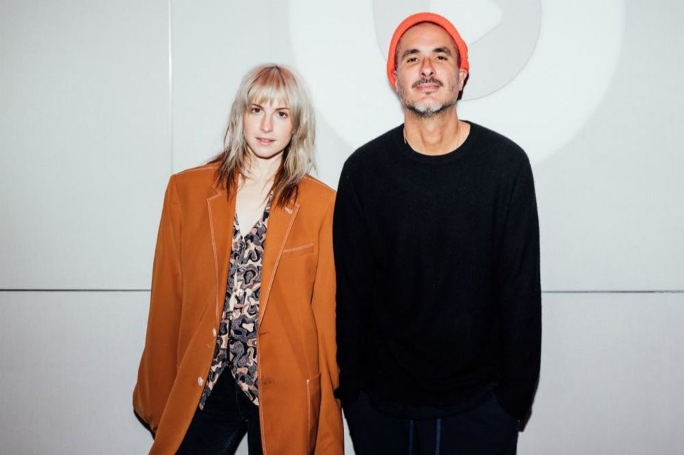hayley-williams-and-zane-lowe-9cbb20525e00b0160115