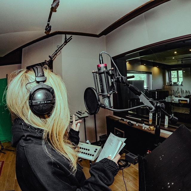 instagramphotodownload.com_Avril_Lavigne (1).jpg