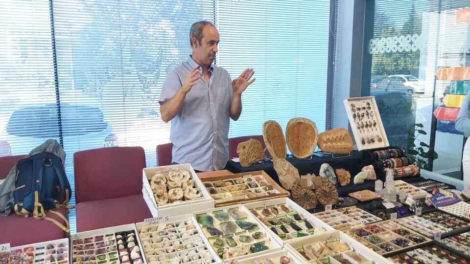 Feira dos minerais.jpg