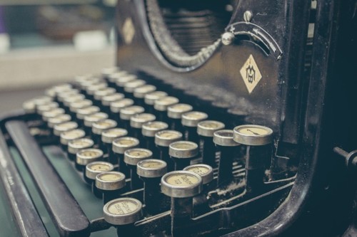 typewriter-407695_960_720.jpg