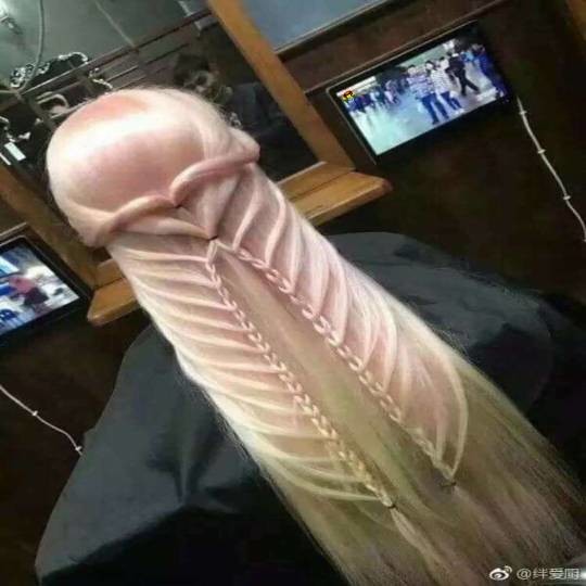 HD Penteado mal amanhado parece-se com pénis_SAPO