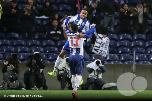 nem-o-diluvio-nem-o-horario-incomodaram-o-dragao.j nem-o-diluvio-nem-o-horario-incomodaram-o-dragao.j