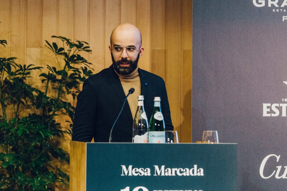 mesa-marcada-328.jpg mesa-marcada-328.jpg