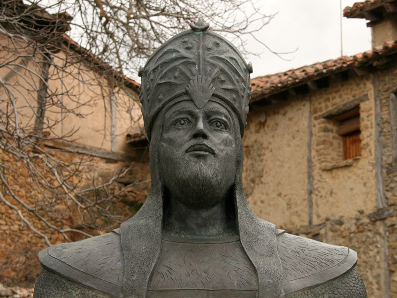 Busto_de_Almanzor_(26_de_marzo_de_2016,_Calatañaz