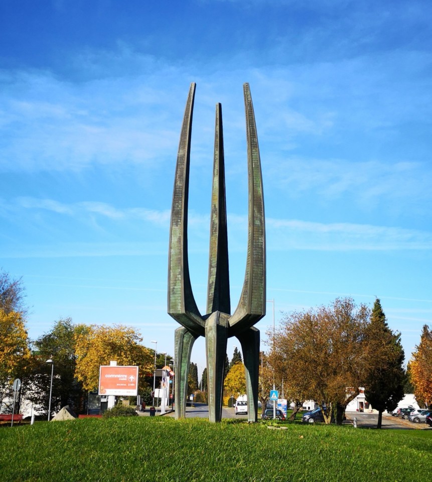 Escultura de Jorge Vieira (1).jpg