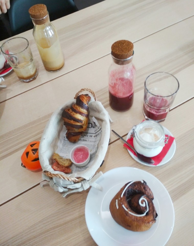 Danish Pastry Shop Brunch de Halloween