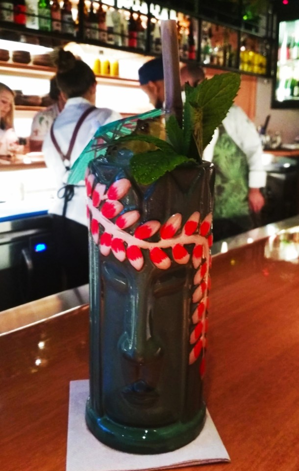 Mai Tai de abacaxi e amendoim