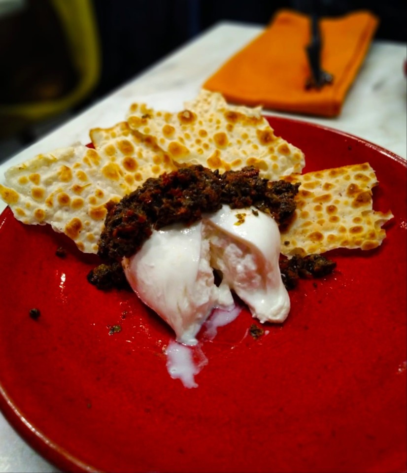 Bozzolo - Burrata com Tapenade de Azeitona Preta Bozzolo - Burrata com Tapenade de Azeitona Preta