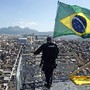 Alem&atilde;o - Bandeira do Brasil &eacute; hasteada no alto d