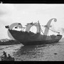 10-05-1937 Um dos barcos bacalhoeiros já flutuand
