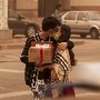 Casal beija-se tempestade de areia Pequim, China