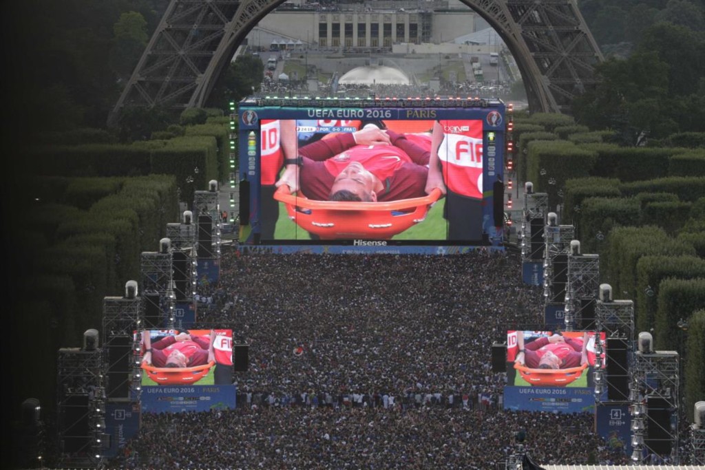 CR sai lesionado na final Euro2016 Paris, França