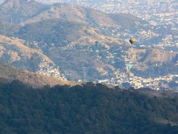 Balão sobrevoava a Floresta da Tijuca na manhã d