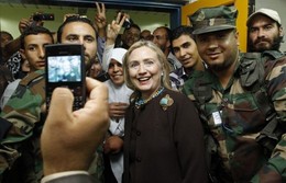 Hillary Clinton de visita a Tripoli